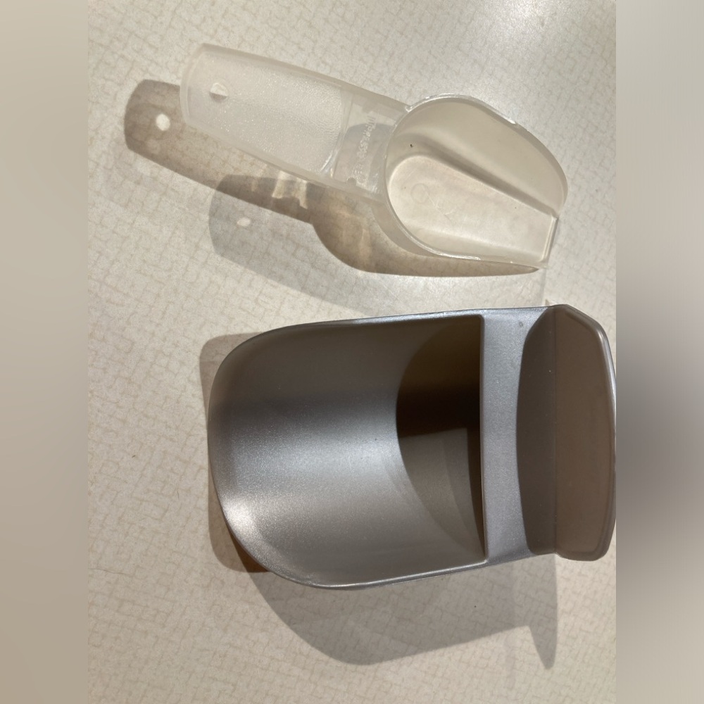 Tupperware Silver and Clear Plastic Scoops